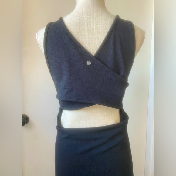 Roxy Dresses & Skirts - roxy open back bodycon black midi dress sz. l